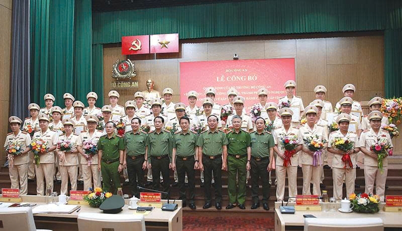 Bộ trưởng Lương Tam Quang, các đồng chí Thứ trưởng Bộ Công an với 34 đồng chí Giám đốc Công an tỉnh, thành phố (ngày 28/6/2025).Ảnh: CAND