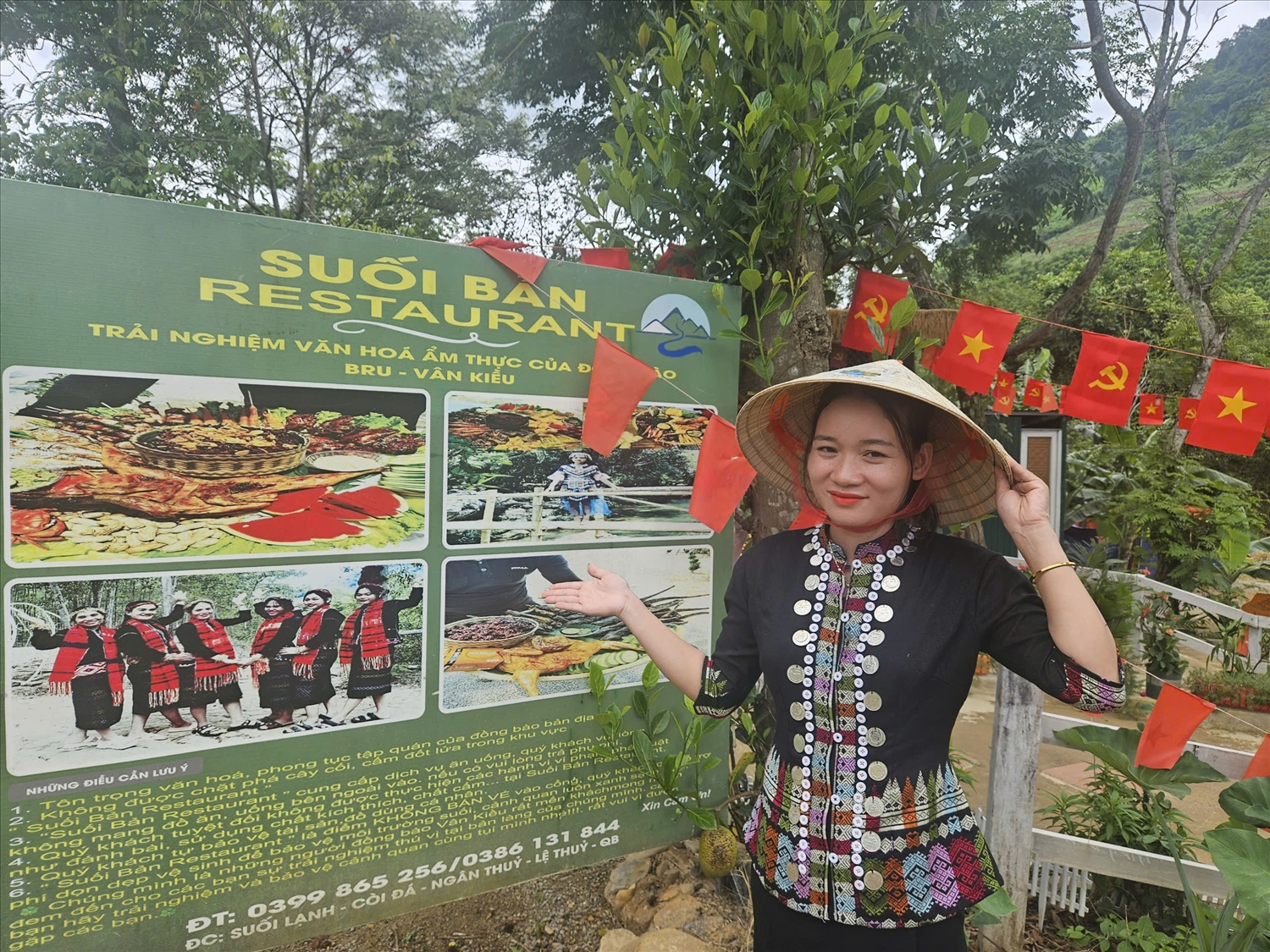Từ tập huấn ""giảm nghèo thông tin" đến điểm du lịch giàu bản sắc văn hóa truyền thống của đồng bào Bru Vân Kiều