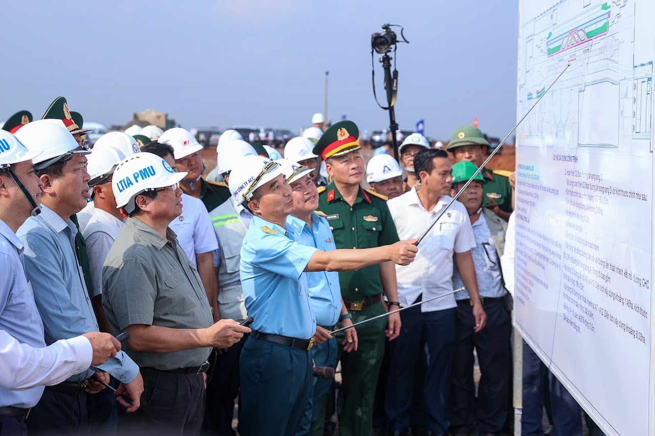 Đây là lần thứ 8, Thủ tướng Phạm Minh Chính kiểm tra dự án này - Ảnh: VGP/Nhật Bắc