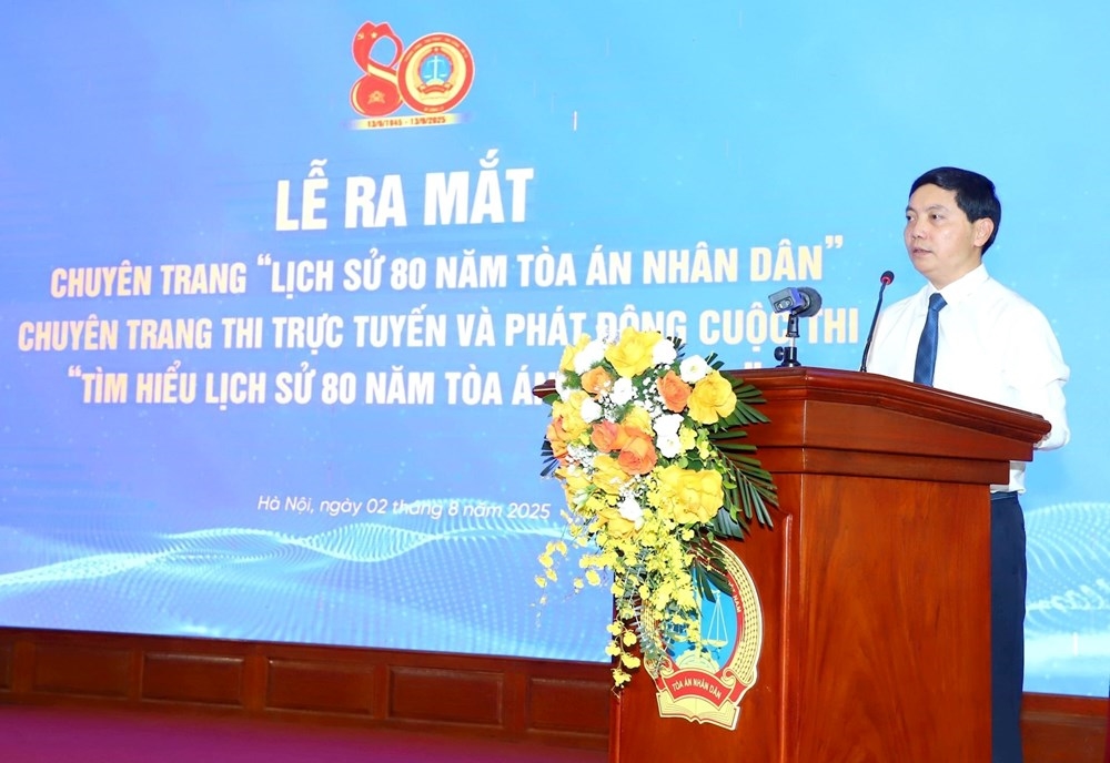 Phó Trưởng Ban Chỉ đạo công tác Thông tin - Tuyên truyền Tòa án Nhân dân, Tổng Biên tập Báo Công lý Trần Đức Vinh phát biểu tại buổi lễ