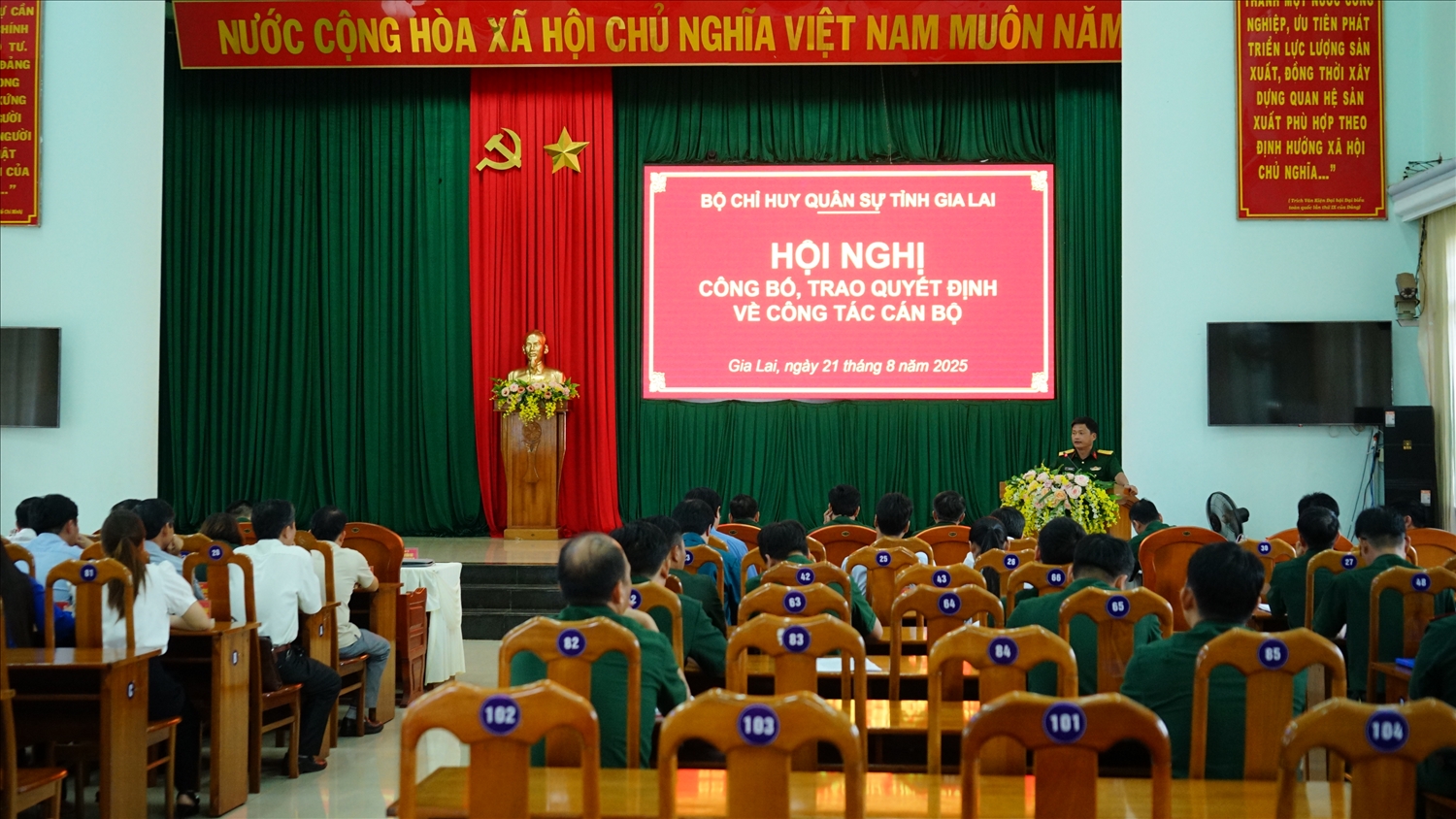 Quang cảnh hội nghị