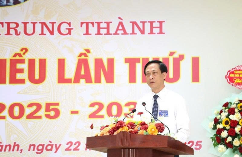 Ông Mai Văn Hải, Tỉnh ủy viên, Phó Trưởng Đoàn ĐBQH tỉnh Thanh Hóa phát biểu chỉ đạo Đại hội.(ảnh Quỳnh Trâm)