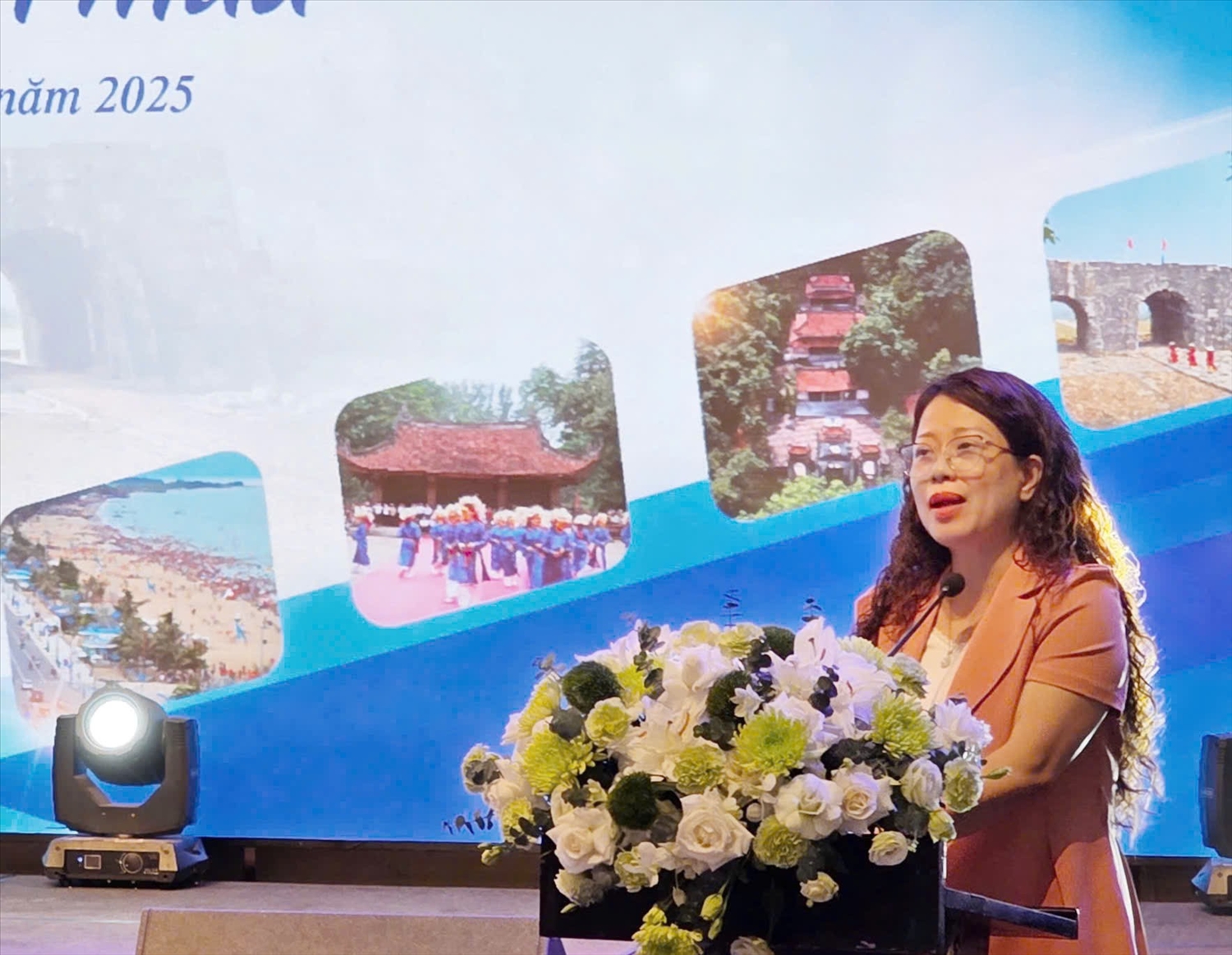 Phó Giám đốc Sở Văn hoá, Thể thao và Du lịch Thanh Hoá Vương Thị Hải Yến chia sẻ về du lịch Thanh Hóa.(ảnh PV)