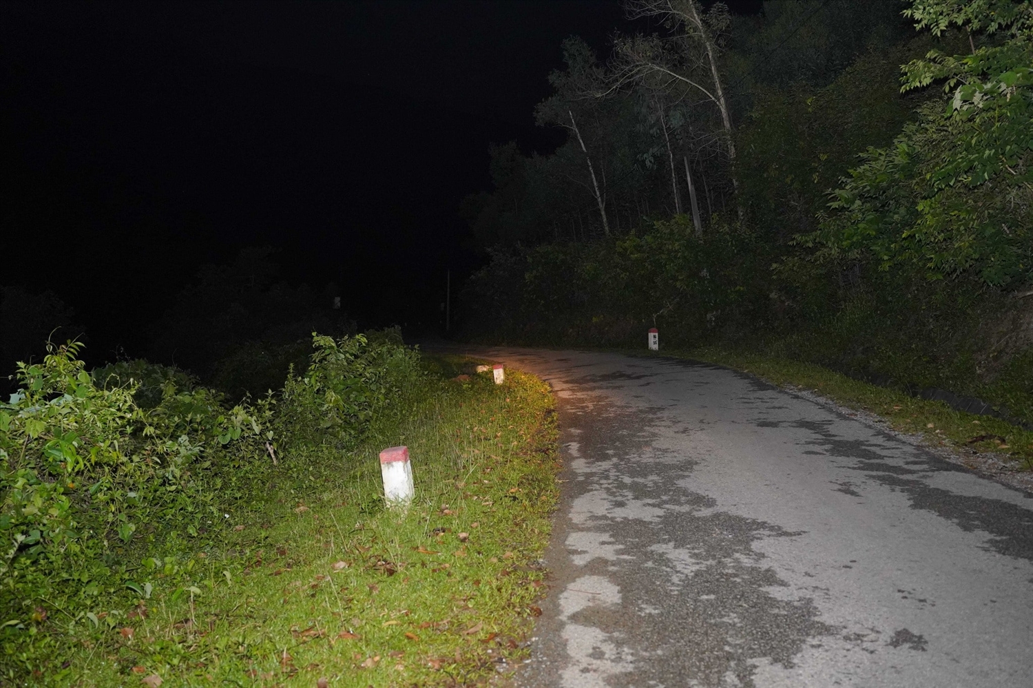 Cung đường 4,5km từ Quan Sơn đến Hữu Kiên (Lạng Sơn) từng là nỗi ám ảnh với người dân vì đèo dốc quanh co.