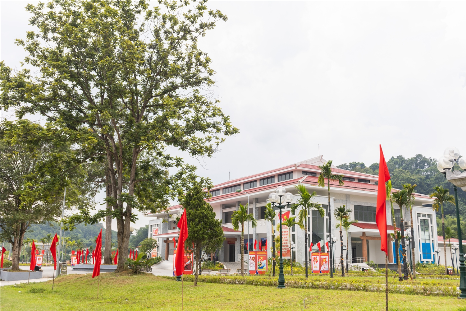 Bảo tàng Tân Trào, nơi trưng bày 128 hiện vật, 112 ảnh tài liệu và hơn 1.000 tài liệu khoa học về Bác Hồ, Trung ương Đảng và Chính phủ trong thời gian kháng chiến chống Pháp. Ảnh: Vũ Mừng