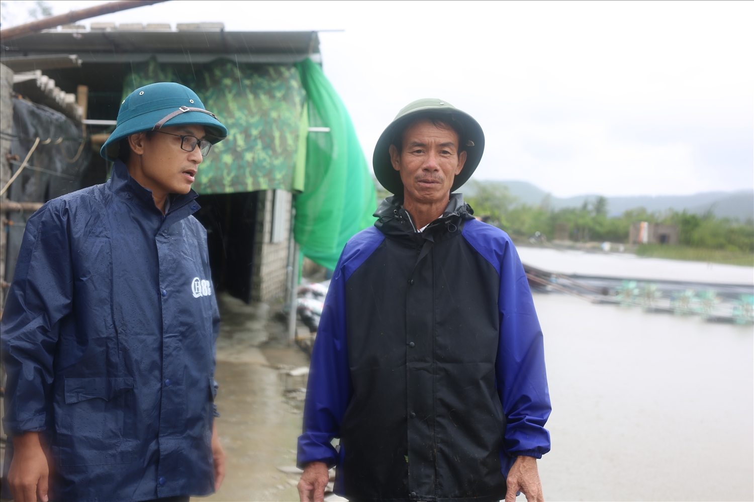 Ông Nguyễn Thế Quang ở xóm 6 mới, xã An Châu: Bão to quá, mưa lớn quá. Chưa năm nào như thế này. Chúng tôi không lường hết - Ảnh: Thanh Hải