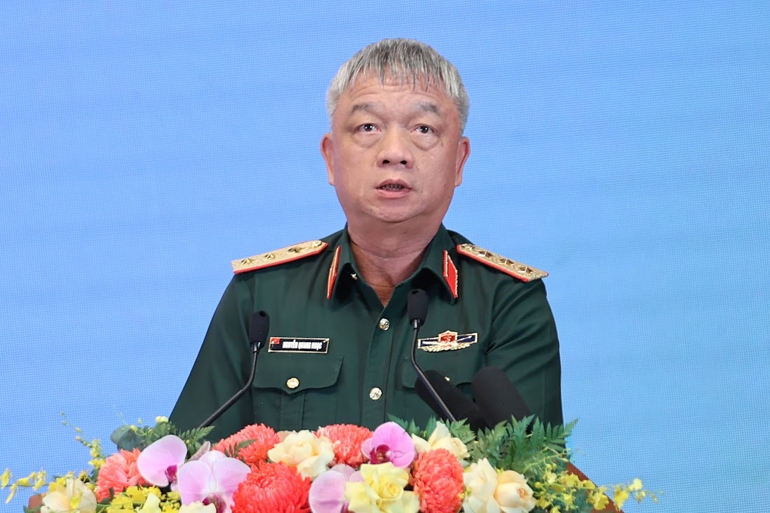 Thượng tướng Nguyễn Quang Ngọc, Thứ trưởng Bộ Quốc phòng cho biết, xóa nhà tạm, nhà dột nát là việc thường xuyên của cán bộ, chiến sĩ toàn quân. Đó là biểu tượng tinh thần đoàn kết quân dân (Ảnh: VGP/Nhật Bắc)
