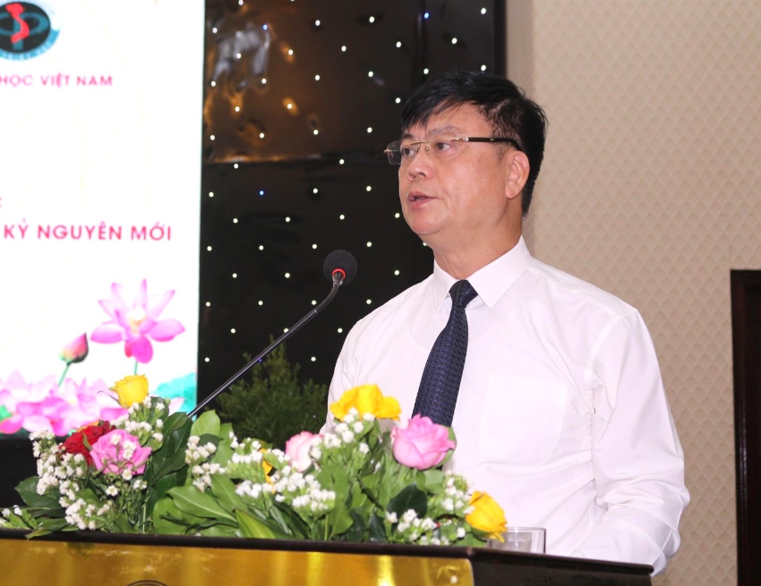 GS.TS Phạm Văn Đức, Phó Chủ tịch Thường trực Hội Triết học Việt Nam phát biểu tại Hội thảo (Ảnh N.M)