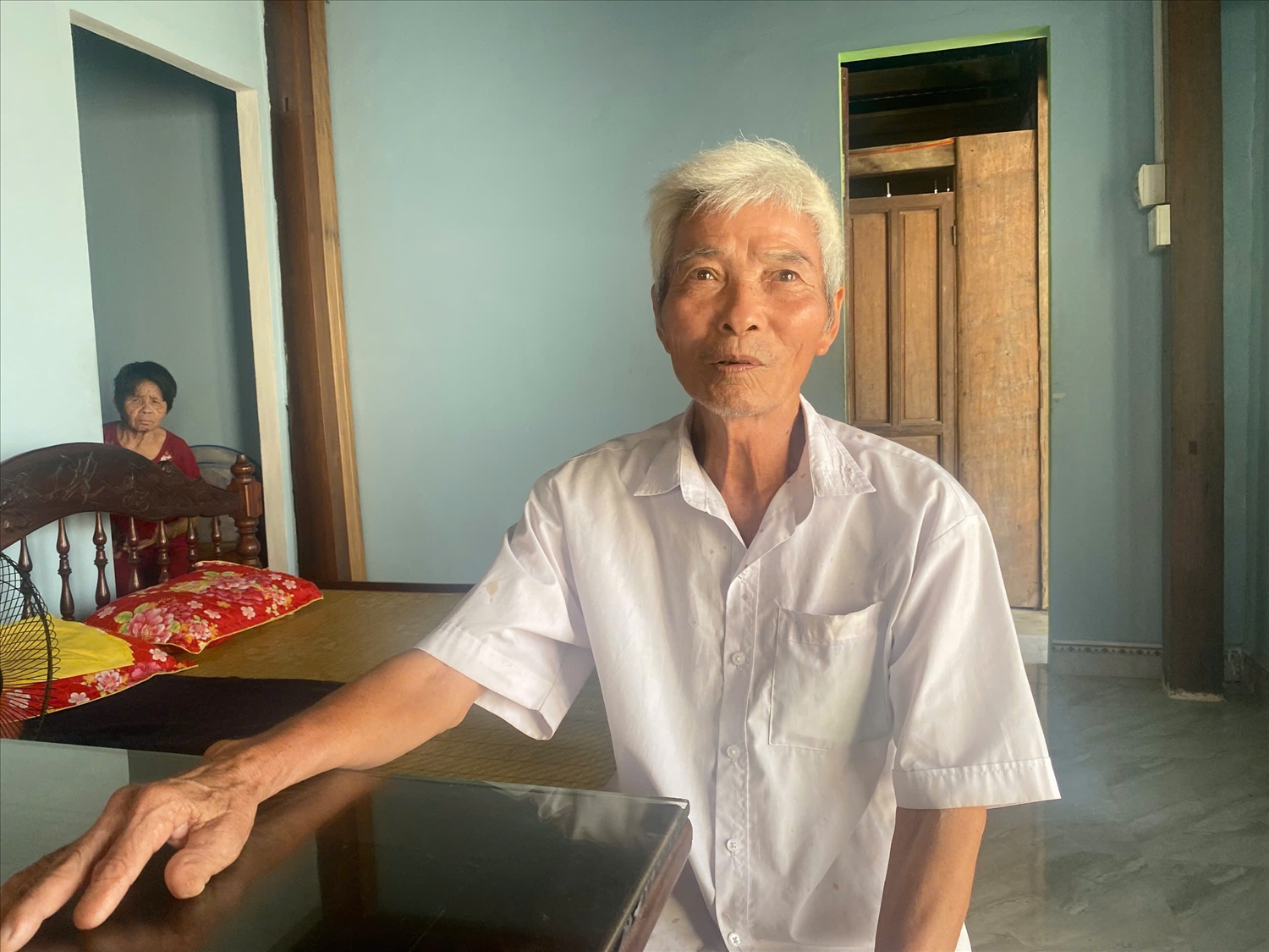 Ông Dương Lô được hỗ trợ 60 triệu đồng để làm nhà mới. (Ảnh Huy Trường).