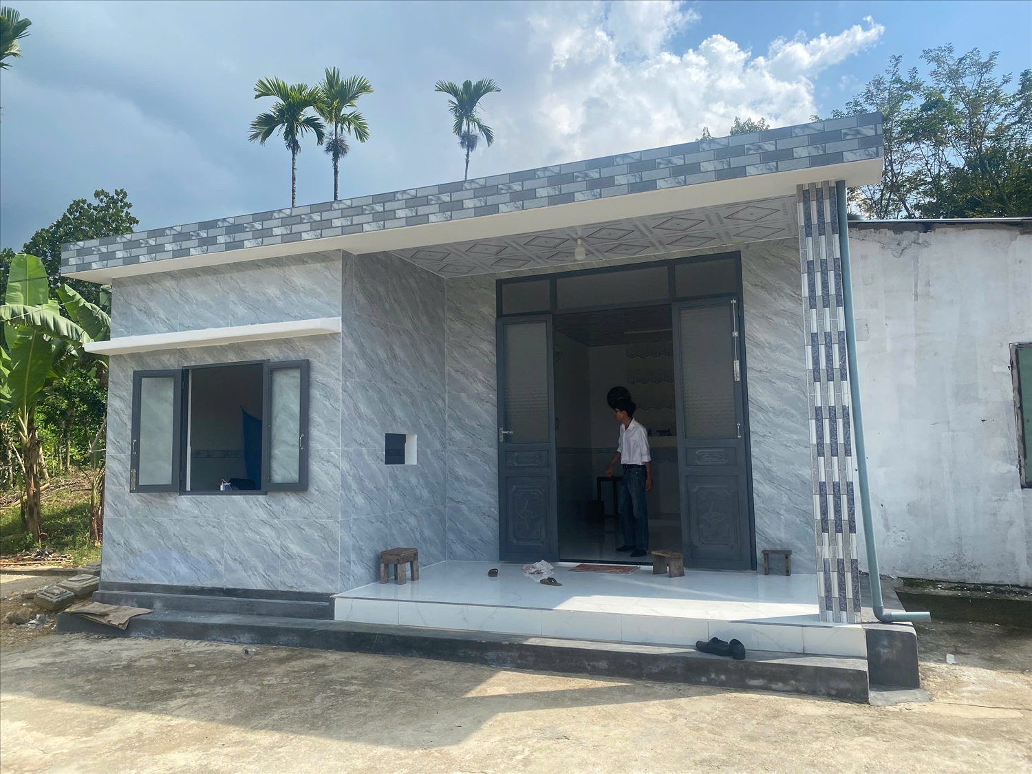 Xã Trà My hoàn thành việc xoá nhà tạm, nhà dột nát. (Ảnh Huy Trường).