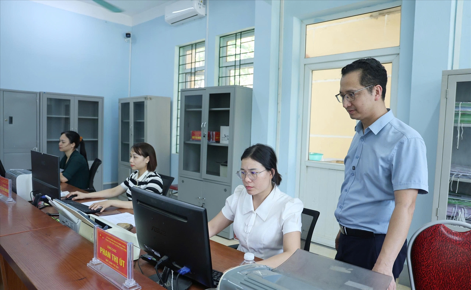 Đội ngũ cán bộ tăng cường về xã được kỳ vọng góp phần thúc đẩy phát triển kinh tế - xã hội của địa phương (ảnh Trọng Bảo)
