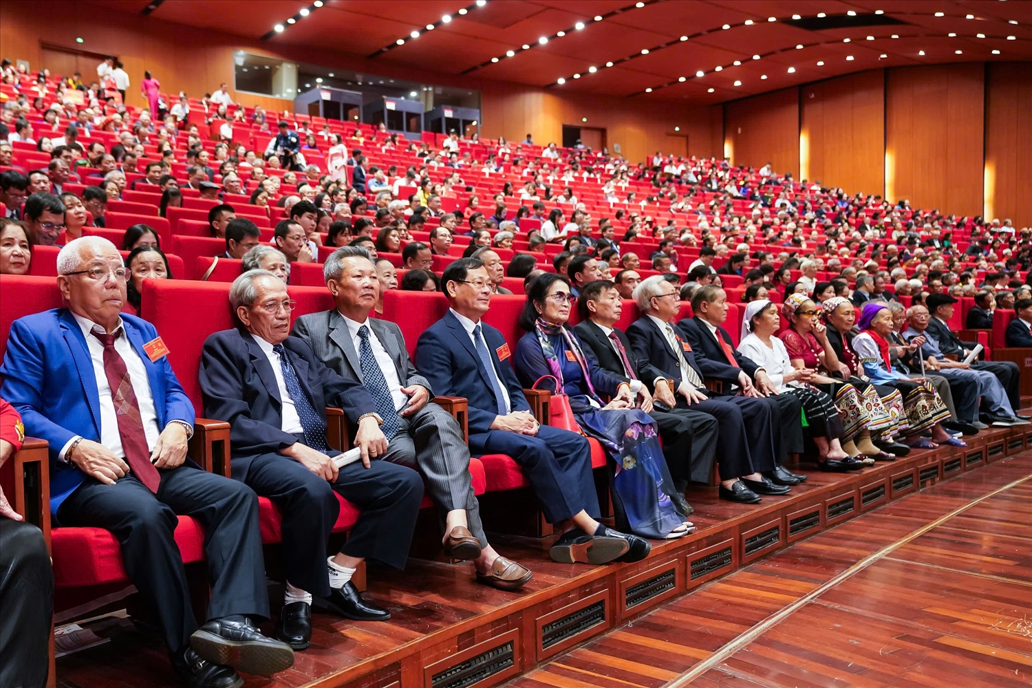 Đại biểu Quốc hội qua các thời kỳ tại buổi gặp mặt của Tổng Bí thư Tô Lâm.