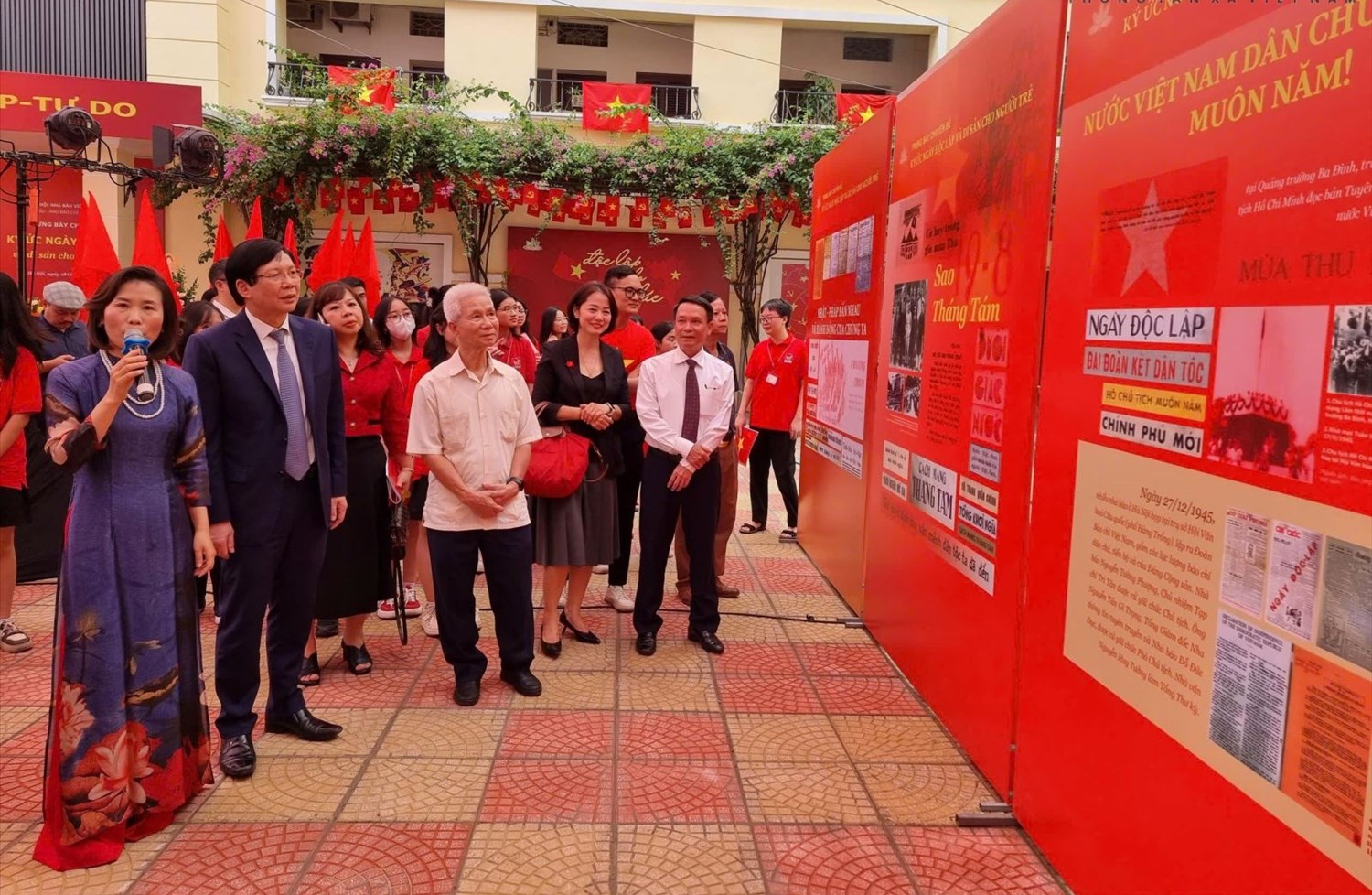 (Tin CTV) Trưng bày chuyên đề "Ký ức Ngày Độc lập và Di sản cho Người trẻ" 1