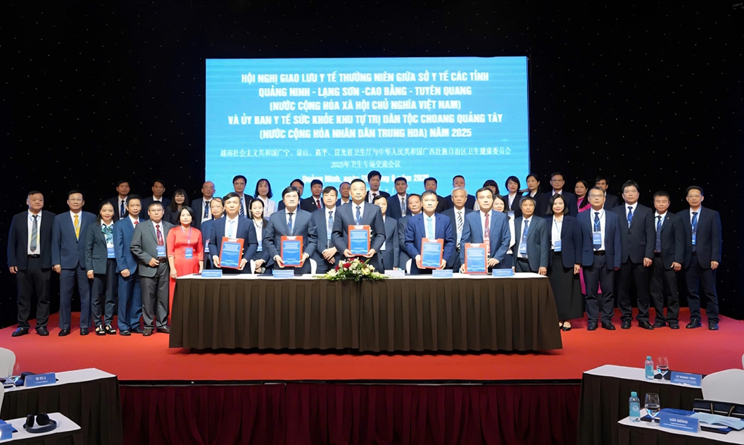 Sở Y tế các tỉnh: Quảng Ninh, Lạng Sơn, Cao Bằng, Tuyên Quang (Việt Nam) và Ủy ban Y tế sức khỏe Khu tự trị dân tộc Choang Quảng Tây (Trung Quốc) ký kết Biên bản Hội nghị Giao lưu Y tế năm 2025
