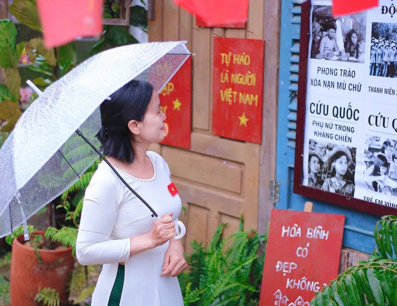 Du khách như bước vào thời khắc lịch sử quan trọng của đất nước (ảnh: L.H)