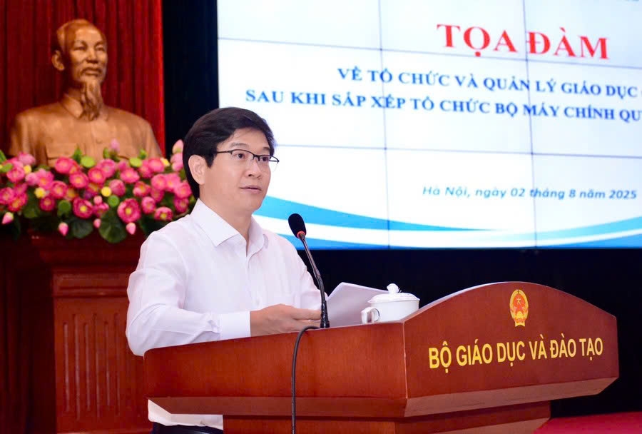 Ông Thái Văn Tài, Vụ trưởng Vụ Giáo dục phổ thông báo cáo tại tọa đàm. Ảnh: ITN
