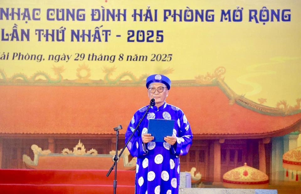 Tiến sĩ Hoàng Văn Kể - Chủ tịch Hội đồng Mạc tộc Hải Phòng, Phó Trưởng Ban Liên hoan phát biểu khai mạc