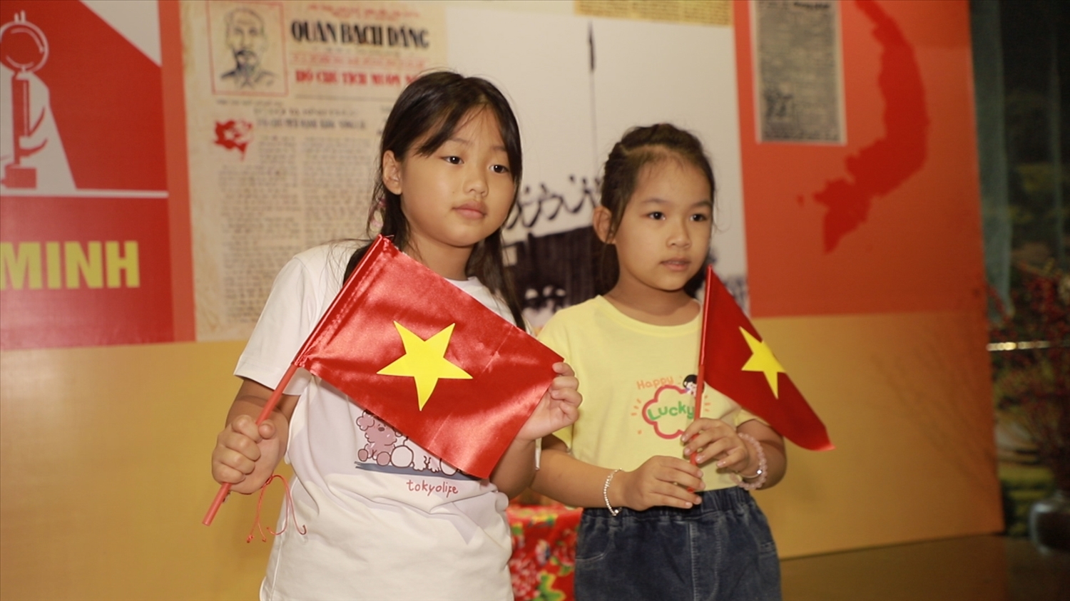 Nhiều gia đình cũng như trường học tổ chức cho con em, học sinh đến Bảo tàng tỉnh Quảng Ninh (Ảnh: Mỹ Dung)