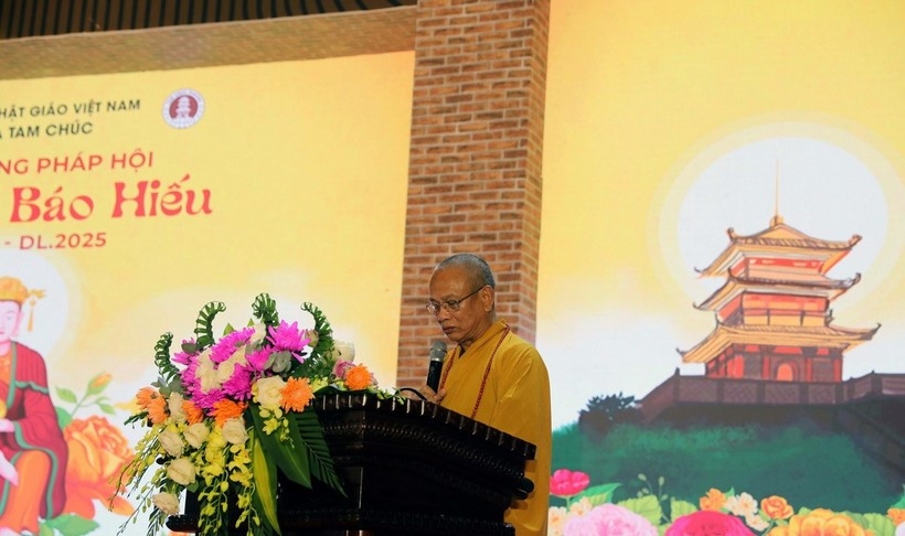 Hòa thượng Thích Quảng Hà, Phó Chủ tịch Hội đồng Trị sự Trung ương Giáo hội Phật giáo Việt Nam, Trưởng ban Ban trị sự Giáo hội Phật giáo Việt Nam tỉnh Ninh Bình phát biểu ý nghĩa lễ Vu Lan. (Ảnh: Nguyễn Chinh)