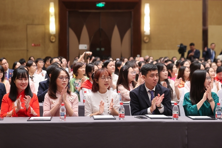 Thủ tướng chia sẻ với kiều bào tại Trung Quốc về không khí, tinh thần Quốc khánh trong nước 4