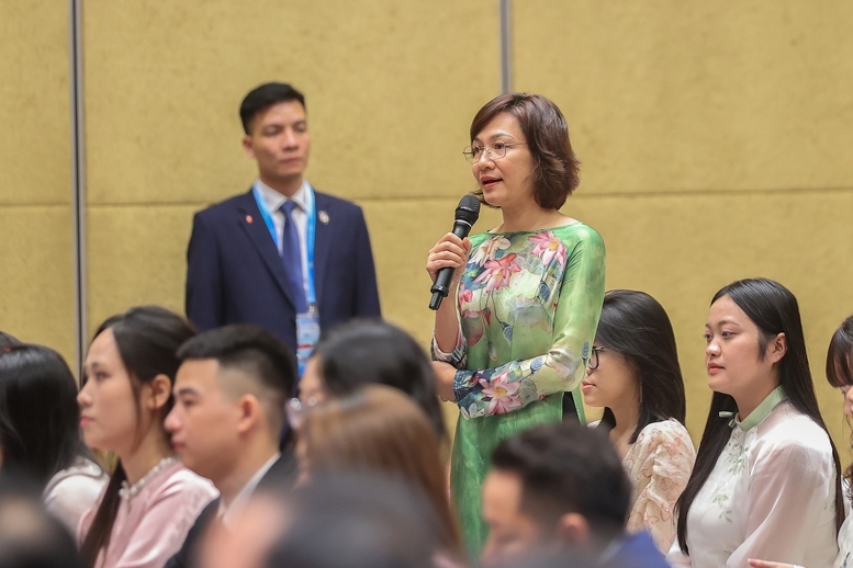 Bà con cho biết, luôn dõi theo những thông tin về mỗi bước phát triển của đất nước; ủng hộ các đường lối, chủ trương, chính sách phát triển kinh tế - xã hội, đối ngoại và hội nhập của Đảng và Nhà nước trong kỷ nguyên mới - Ảnh: VGP/Nhật Bắc