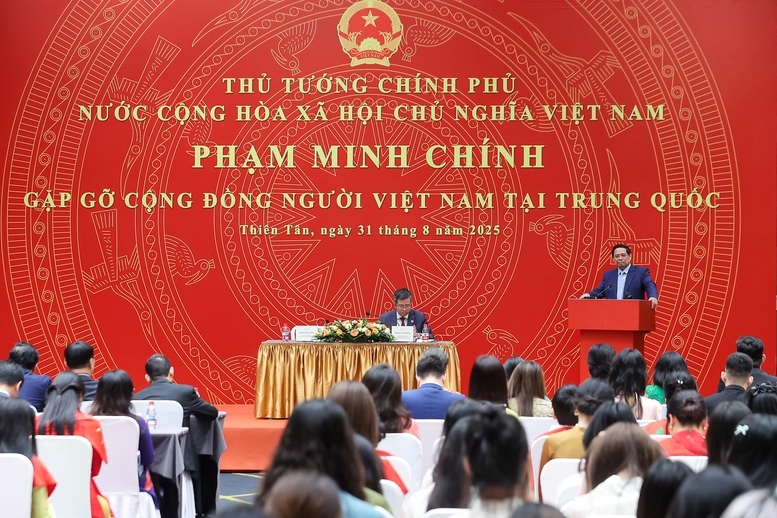 Thủ tướng nhấn mạnh, Đảng, Nhà nước luôn quan tâm, gặp gỡ, lắng nghe, tiếp thu các ý kiến của bà con kiều bào; mong bà con luôn đoàn kết, hoà nhập tốt, phát huy tinh thần tự hào dân tộc, đóng góp tích cực vào quan hệ hữu nghị và hợp tác hai nước - Ảnh: VGP/Nhật Bắc