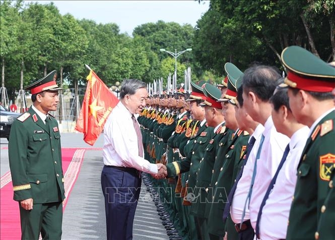 Tổng Bí thư Tô Lâm thăm và làm việc tại Quân đoàn 12 - Ảnh: TTXVN