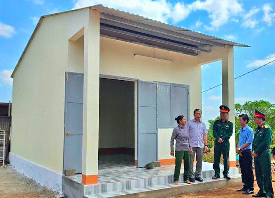Người dân Gia Lai vui mừng khi có được ngôi nhà mới vững chãi (Ảnh T.Nhân)