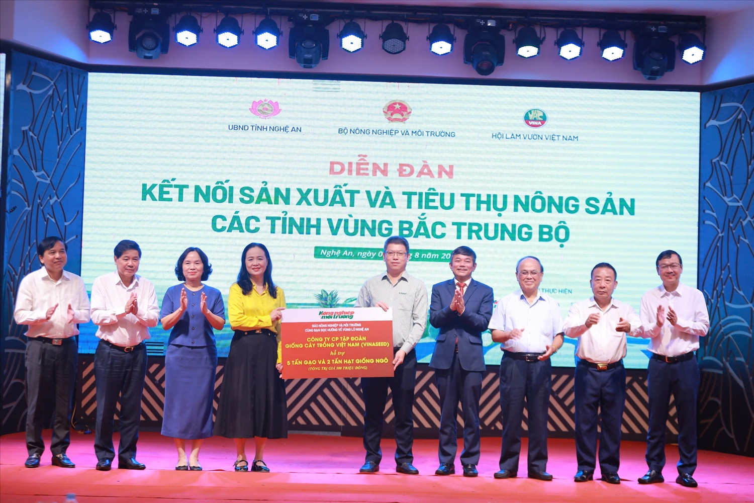 Phạm Tiến) Phạm Tiến)
