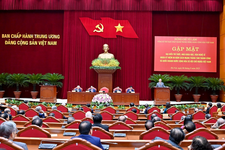 Quang cảnh Hội nghị gặp mặt đại biểu trí thức, nhà khoa học, văn nghệ sĩ. (Ảnh: Đăng Khoa) 
