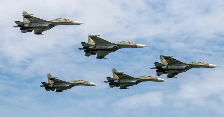 Đội hình 5 tiêm kích SU-30MK2 chuẩn bị cho đại lễ A80. Ảnh: ITN