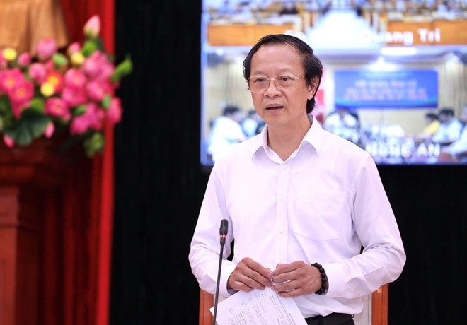 Thứ trưởng Thường trực Phạm Ngọc Thưởng phát biểu tại buổi tập huấn thực hiện quản lý giáo dục theo chính quyền địa phương 2 cấp.