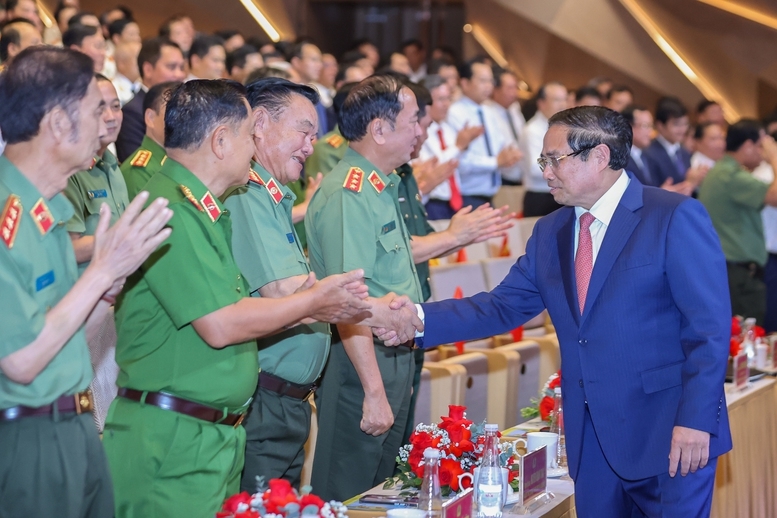 Thủ tướng và các đồng chí lãnh đạo Bộ Công an dự Đại hội Thi đua “Vì an ninh Tổ quốc” lần thứ 9 - Ảnh: VGP/Nhật Bắc
