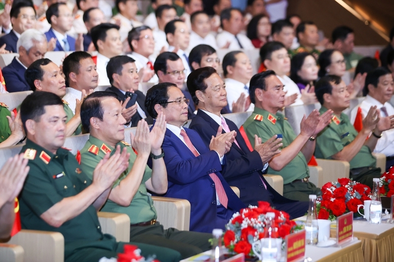 Thủ tướng Phạm Minh Chính cùng các đại biểu dự Đại hội Thi đua ""Vì an ninh Tổ quốc" lần thứ IX - Ảnh: VGP/Nhật Bắc