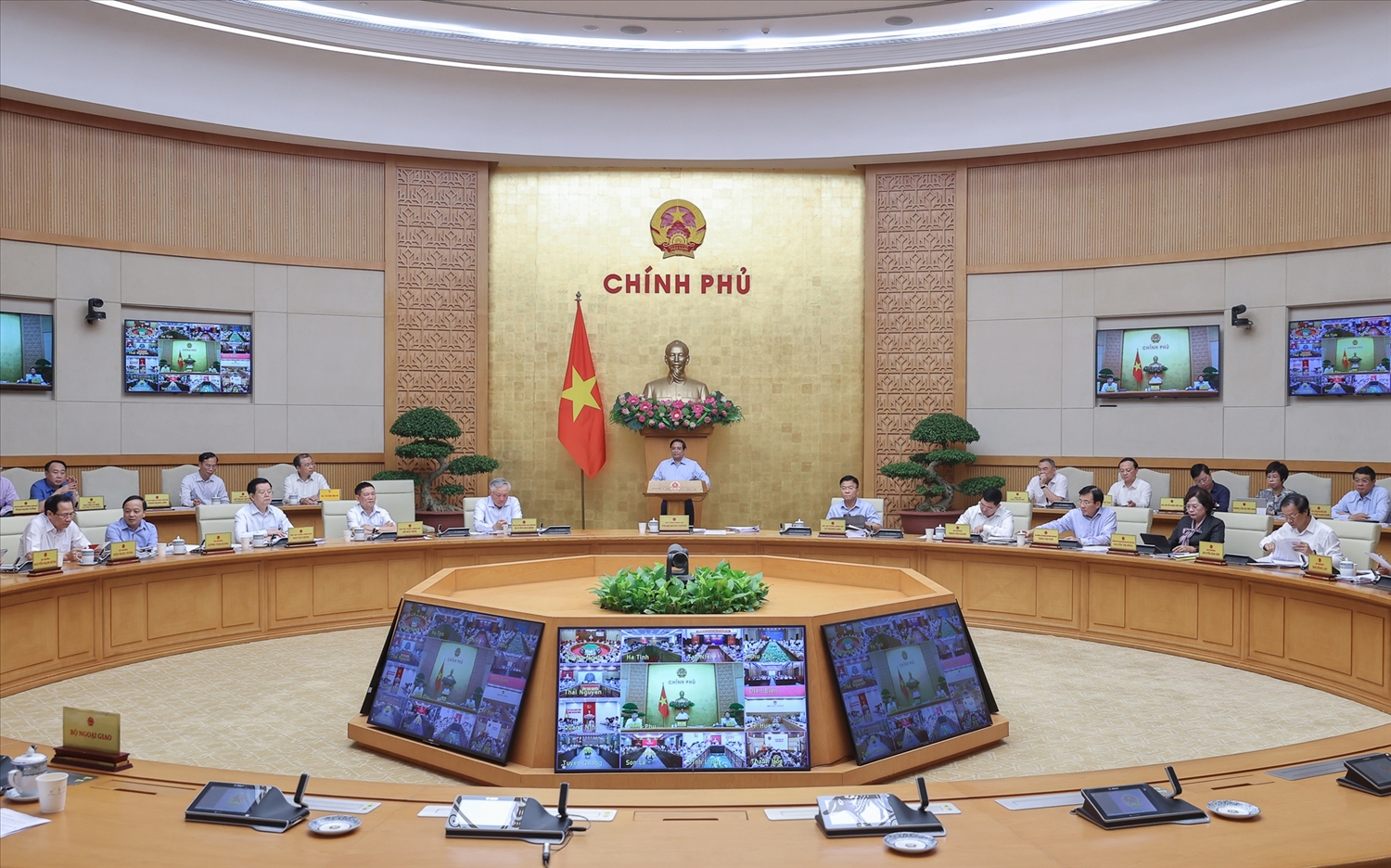 Thủ tướng Phạm Minh Chính chủ trì phiên họp Chính phủ thường kỳ tháng 7 trực tuyến với các tỉnh, thành phố trực thuộc Trung ương - Ảnh: VGP/Nhật Bắc