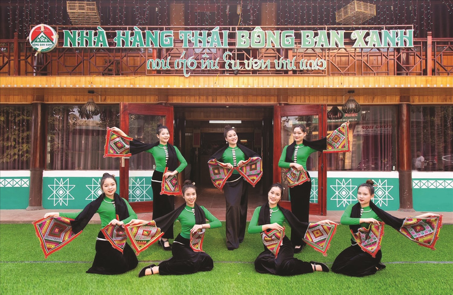 Nhà hàng Thái Bông Ban Xanh được anh Hà Trung xây dựng theo phong cách truyền thống dân tộc Thái