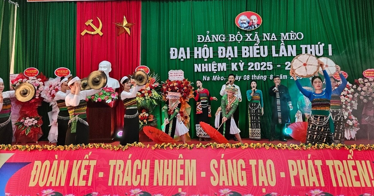 Văn nghệ chào mừng Đại hội (Ảnh:Quỳnh Trâm)