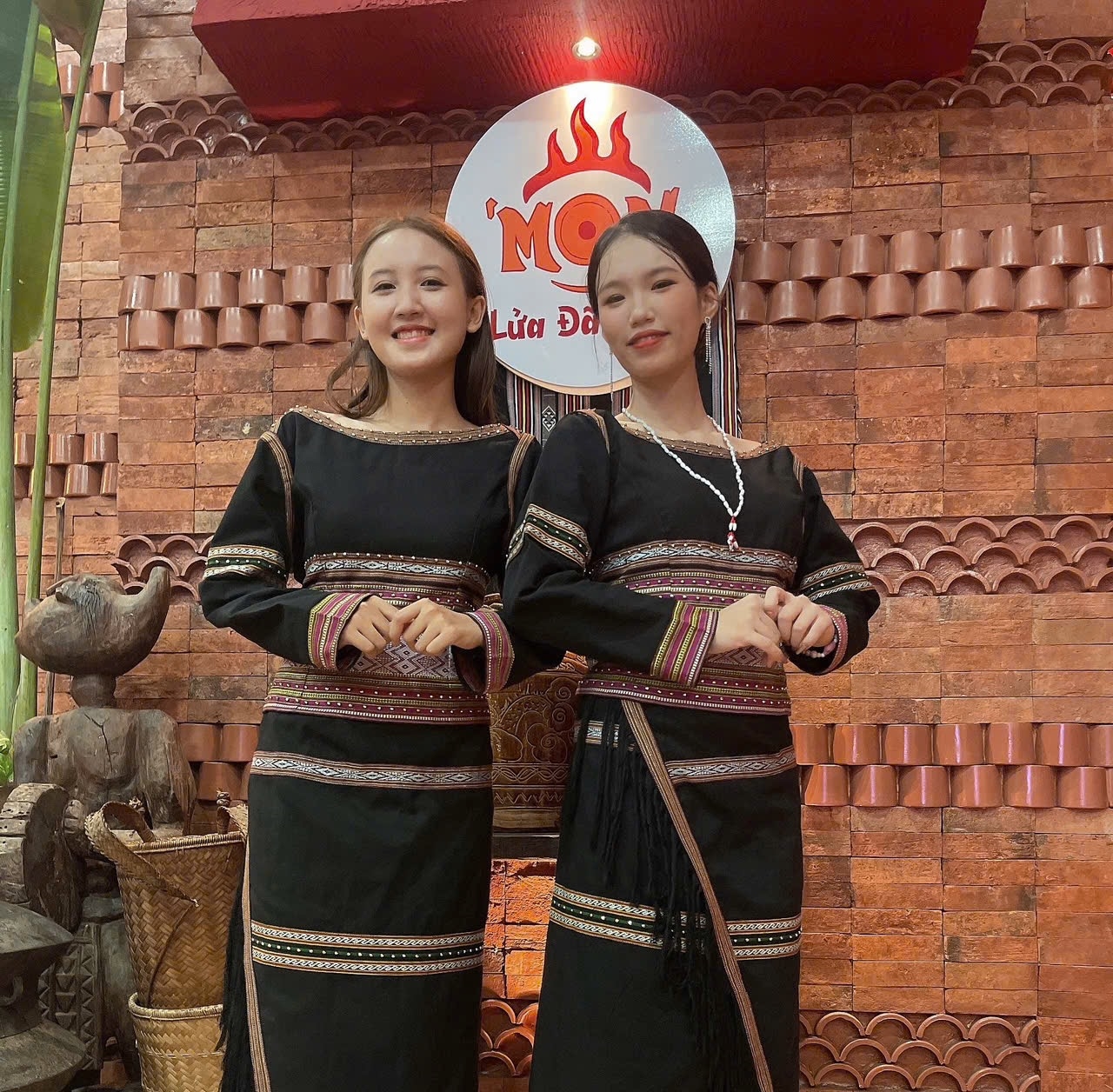 Trang phục phụ nữ Hrê
