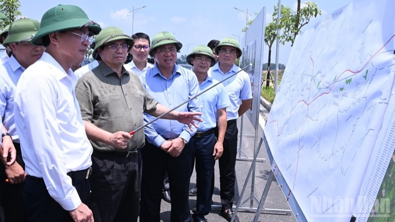 Thủ tướng Phạm Minh Chính cho ý kiến chỉ đạo về Dự án tuyến đường sắt khổ tiêu chuẩn Lào Cai-Hà Nội-Hải Phòng đi qua địa bàn tỉnh Phú Thọ.