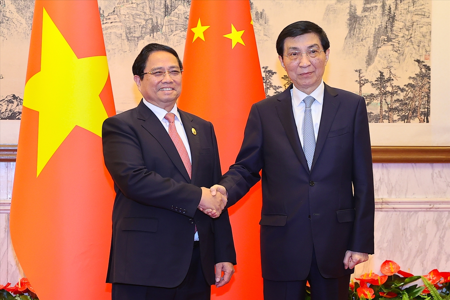 Thủ tướng Phạm Minh Chính hội kiến Chủ tịch Chính hiệp toàn quốc Trung Quốc - Ảnh: VGP/Nhật Bắc