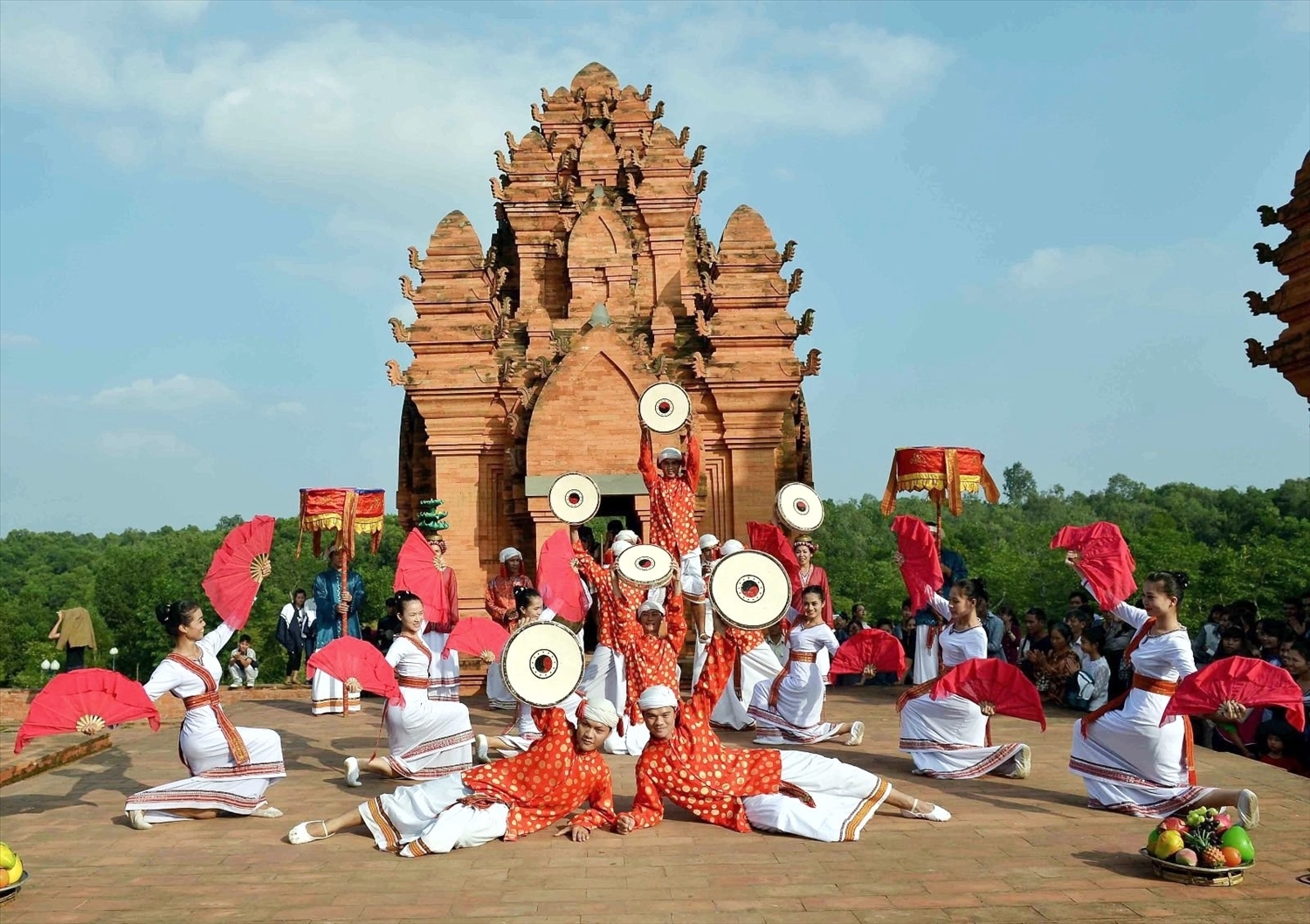 Ngày hội văn hoá dân tộc Chăm sẽ có nhiều hoạt động đặc sắc nhằm bảo tồn văn hoá dân tộc và thu hút du khách (Ảnh minh hoạ) 
