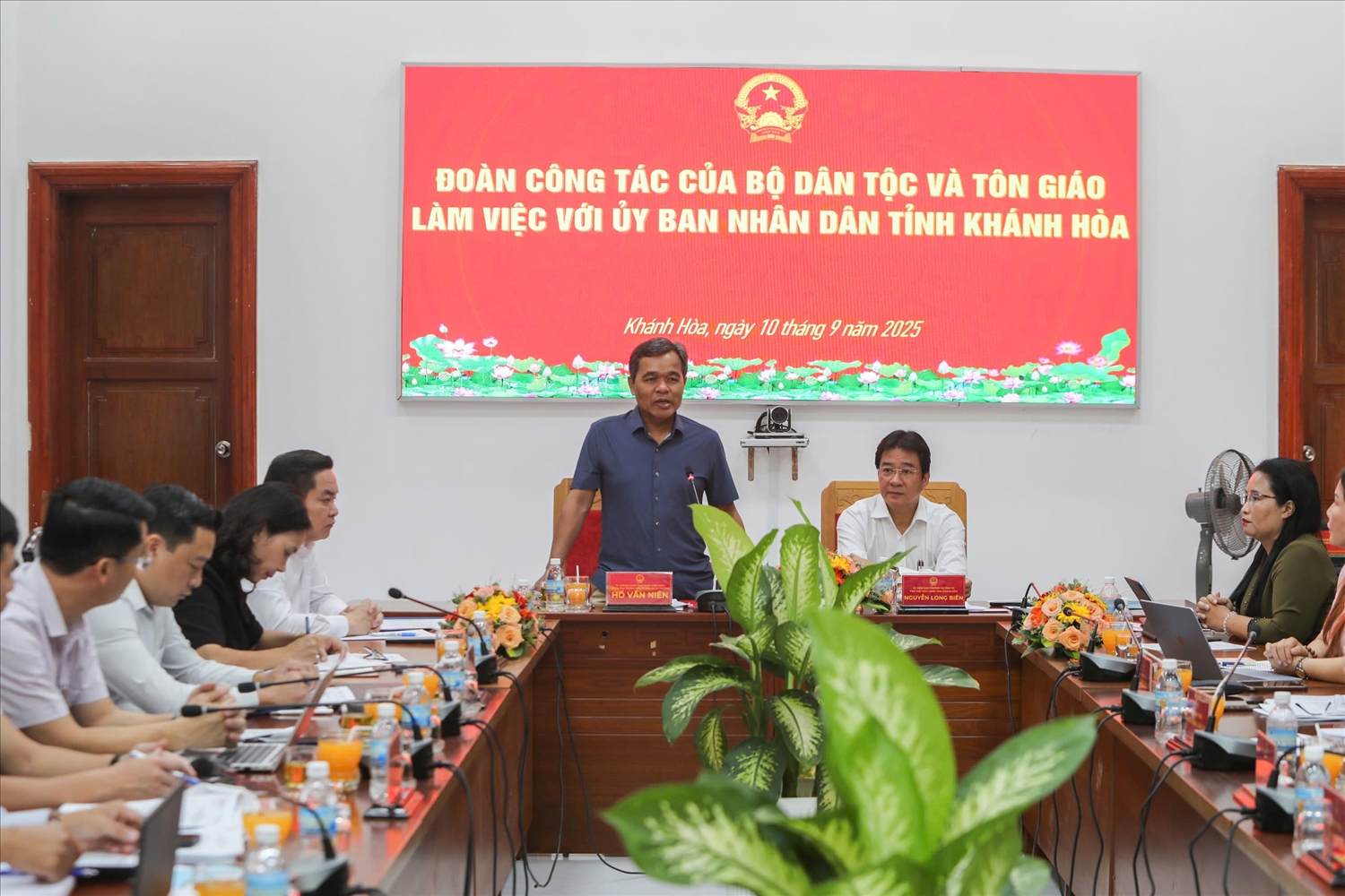 Quang cảnh buổi làm việc(Ảnh X.Ngọc)