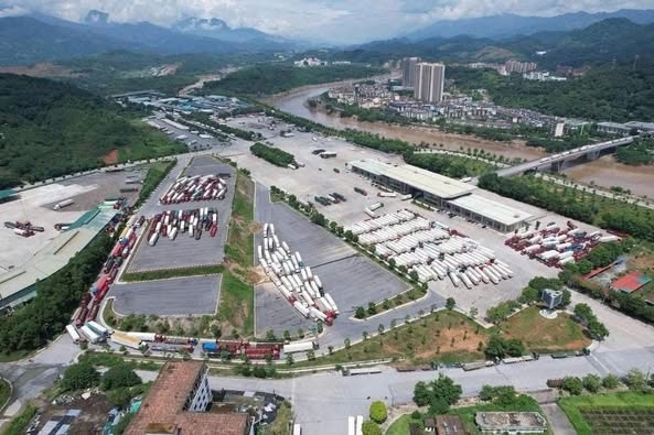 Trong quy hoạch sẽ xây dựng hệ thống dịch vụ hậu cần (logistics) và cảng cạn được xác định là xương sống của hoạt động xuất nhập khẩu (ảnh Trọng Bảo)