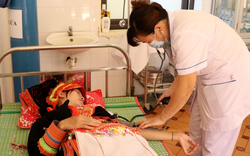 Nghị quyết 72 đặt mục tiêu phát triển trung tâm y tế khu vực, ưu tiên vùng sâu, xa, vùng đồng bào DTTS (Ảnh TL)