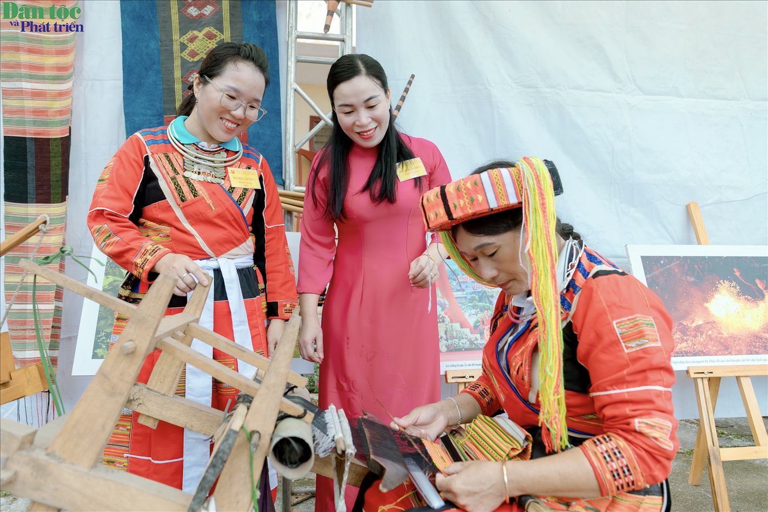 Xã Tân Trịnh, tỉnh Tuyên Quang là nơi sinh sống và định cư lâu đời của đồng bào Pà Thẻn. Hiện nay, đồng bào dân tộc Pà Thẻn tại Tân Trịnh có 10.852 nhân khẩu chiếm 39,8% dân số toàn xã. 