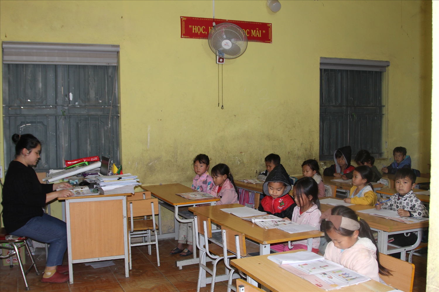 Chủ trương xây dựng một bộ sách giáo khoa thống nhất trên toàn quốc được đưa ra đã nhanh chóng nhận được sự quan tâm, ủng hộ từ đội ngũ giáo viên và cán bộ quản lý giáo dục ở nhiều địa phương