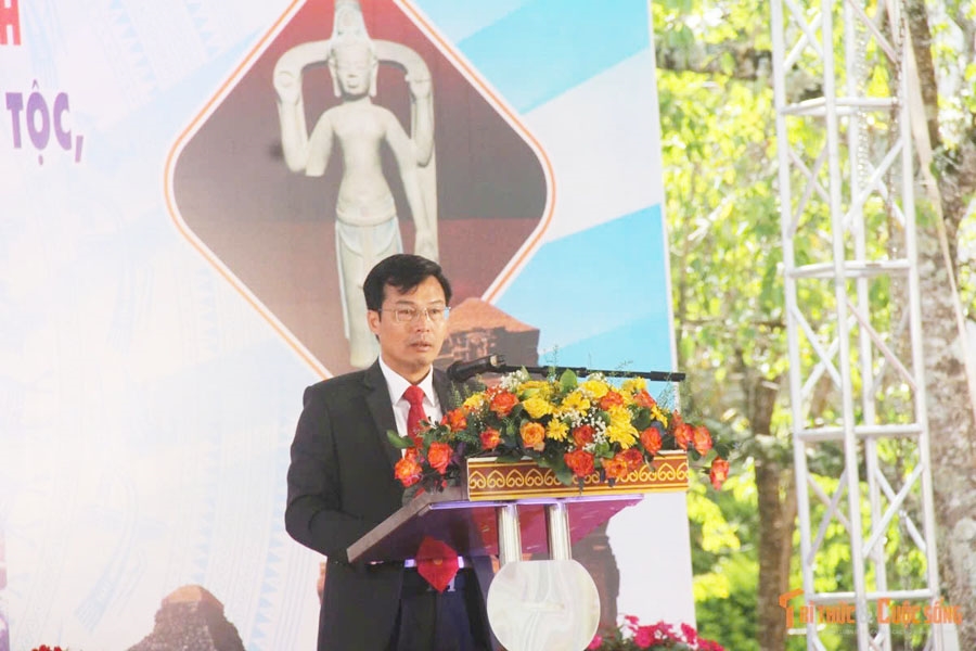 Phó Chủ tịch UBND tỉnh Lâm Đồng Đinh Văn Tuấn phát biểu tại buổi lễ. (Ảnh: Tri thức & Cuộc sống)