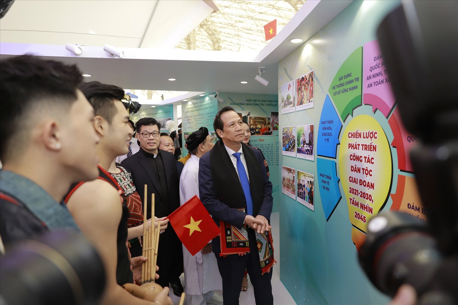 Bộ trưởng Bộ Dân tộc và Tôn Giáo Đào Ngọc Dung thăm khu công tác dân tộc
