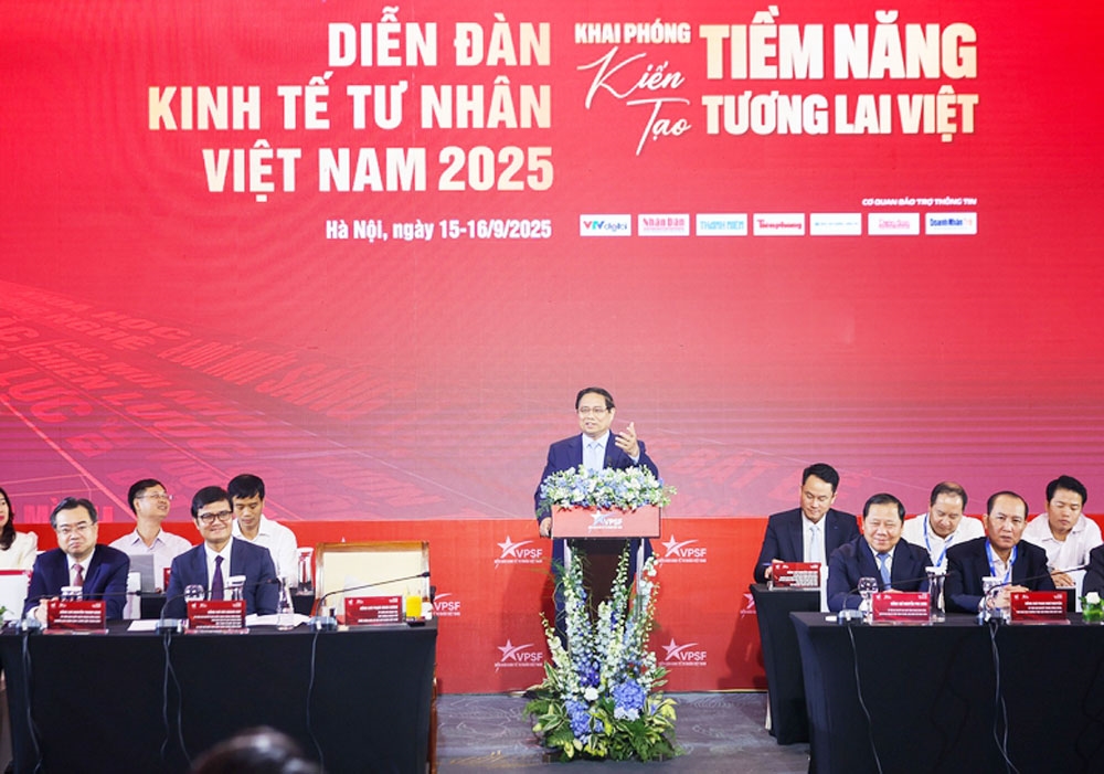 Đánh giá cao chủ đề của Diễn đàn, Thủ tướng biểu dương những tiếng nói xác thực, thể hiện tâm huyết, trí tuệ, trách nhiệm cao đối với đất nước, dân tộc - Ảnh: VGP/Nhật Bắc
