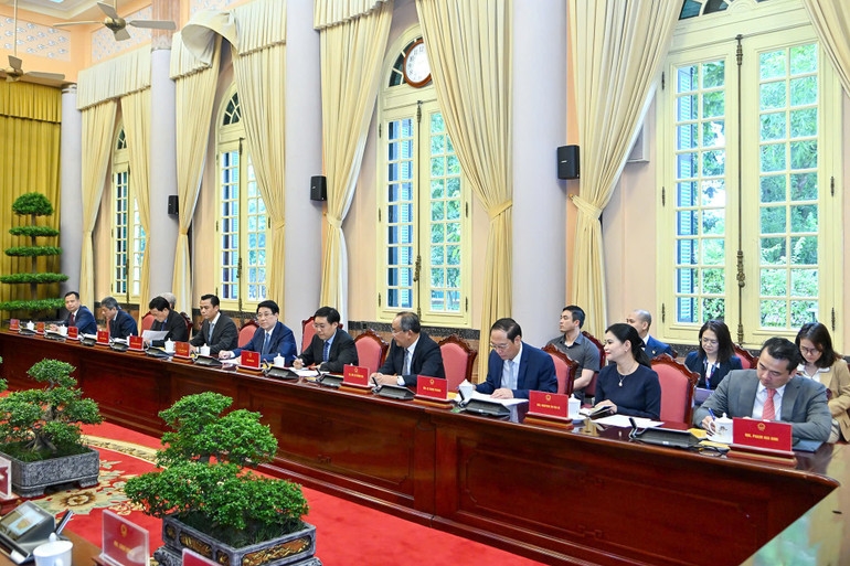 Các đại biểu Việt Nam tham dự buổi tiếp. (Ảnh: THUỶ NGUYÊN)